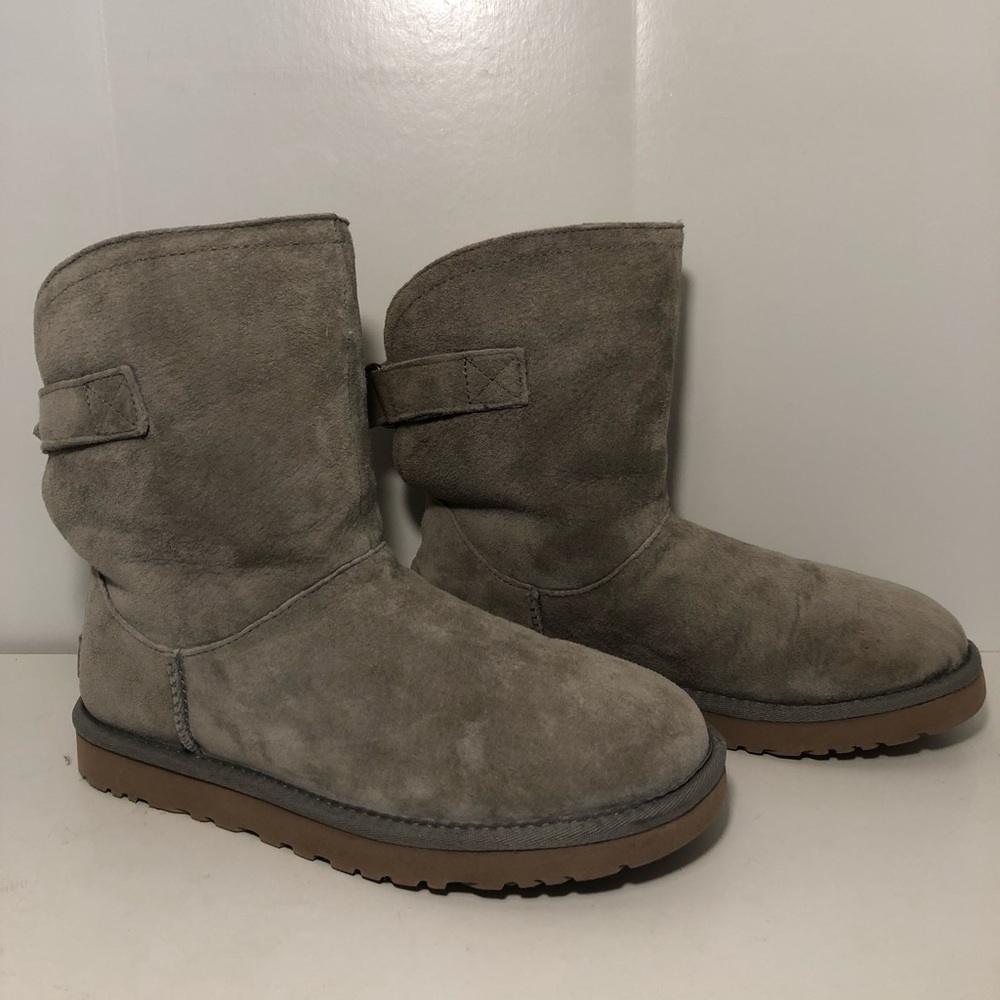 UGG Women’s Remora Boot Short Ash Gray Shearling Buckle Size 7